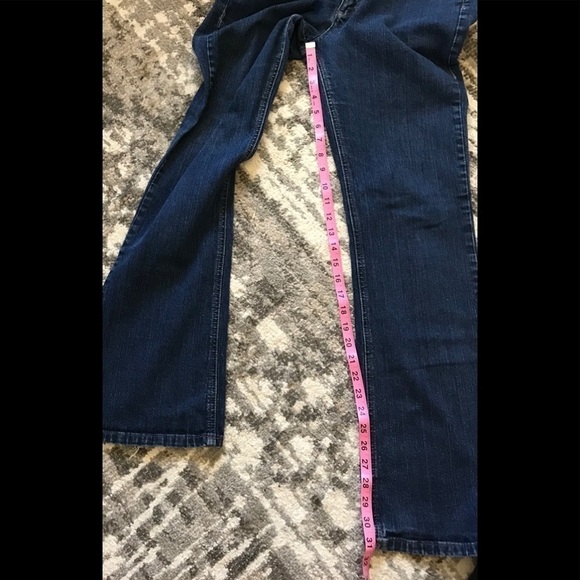 *DKNY so- low-lita Jeans GUC - Picture 7 of 9